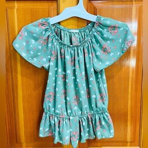 Girls size 6 off the shoulder flower blouse. Never worn but no tag.